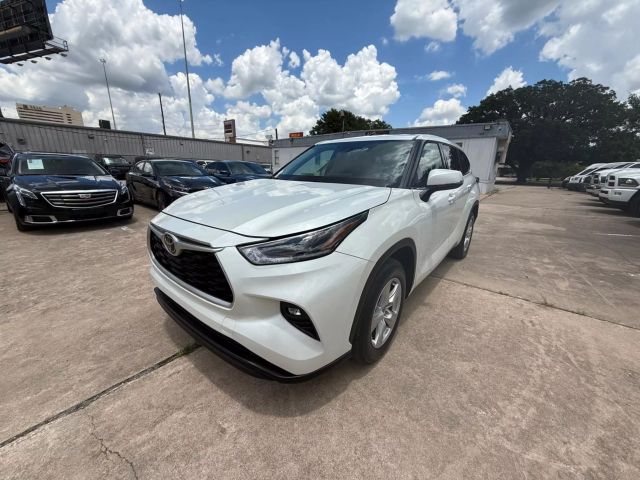 2022 Toyota Highlander - Image 1