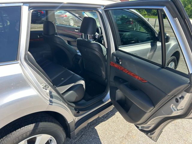 2011 Subaru Outback - Image 17