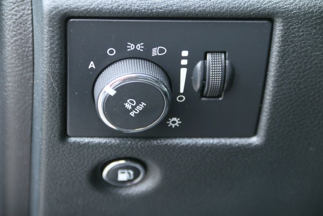 2015 Jeep Grand Cherokee - Image 12