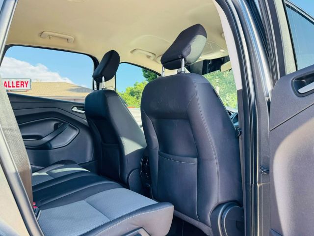 2019 Ford Escape - Image 17