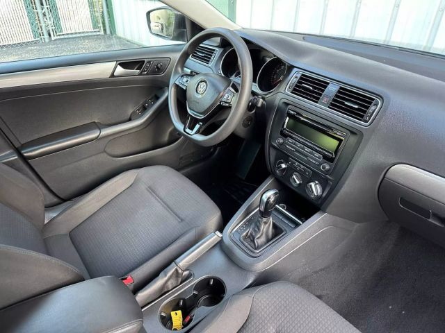 2015 Volkswagen Jetta - Image 20