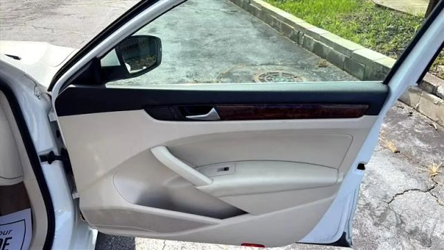2013 Volkswagen Passat - Image 15