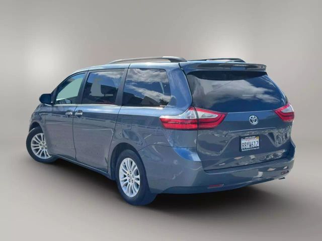 2016 Toyota Sienna - Image 3