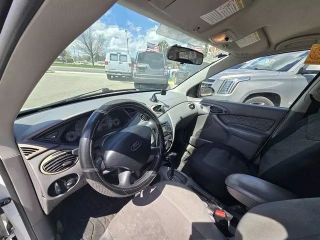 2003 Ford Focus - Image 11