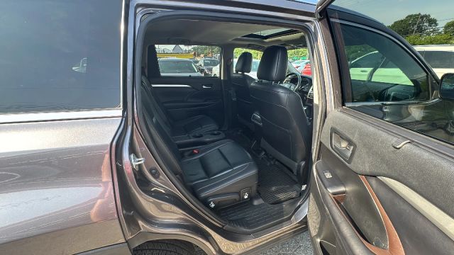 2019 Toyota Highlander - Image 10