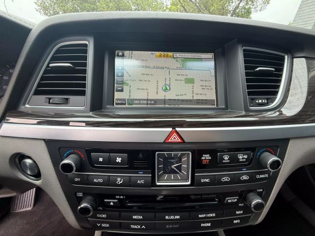 2018 Genesis G80 - Image 17