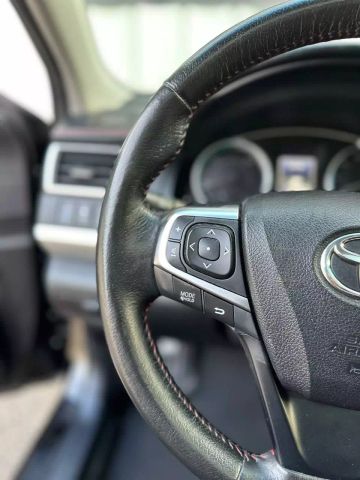 2015 Toyota Camry - Image 32