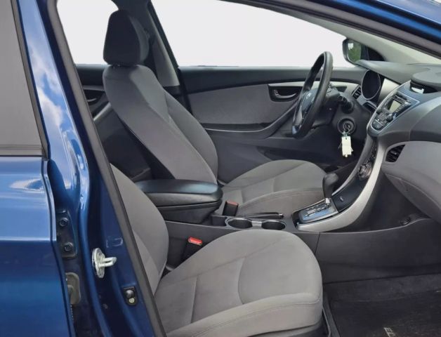 2013 Hyundai Elantra - Image 12