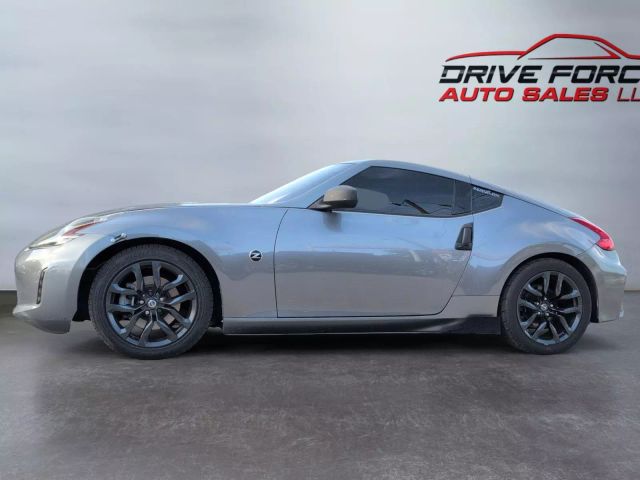 2016 Nissan 370z - Image 2