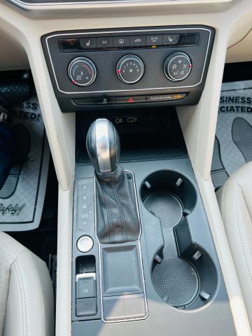 2018 Volkswagen Atlas - Image 32