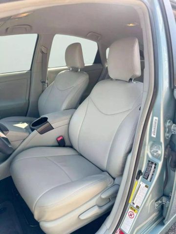 2013 Toyota Prius - Image 11