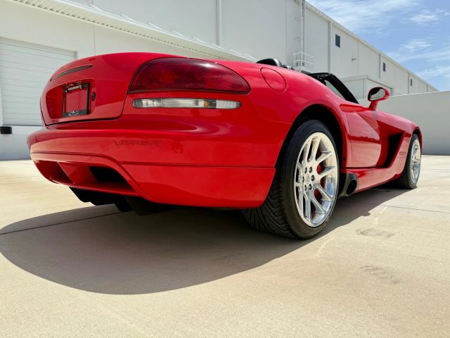 2004 Dodge Viper - Image 14