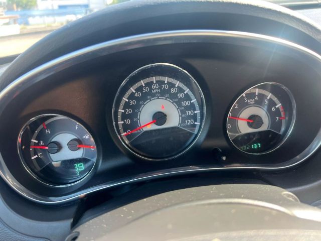 2012 Chrysler 200 - Image 12