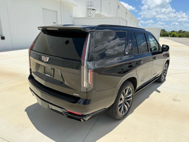 2022 Cadillac Escalade - Image 17
