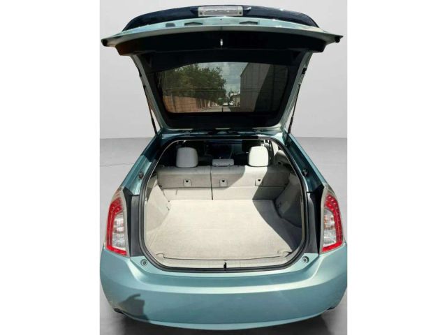 2013 Toyota Prius - Image 16