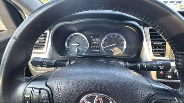 2019 Toyota Highlander - Image 20