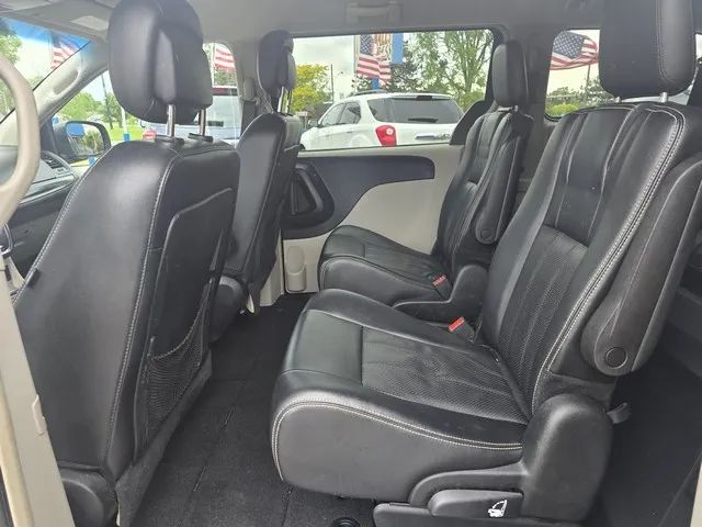 2016 Dodge Grand Caravan - Image 12