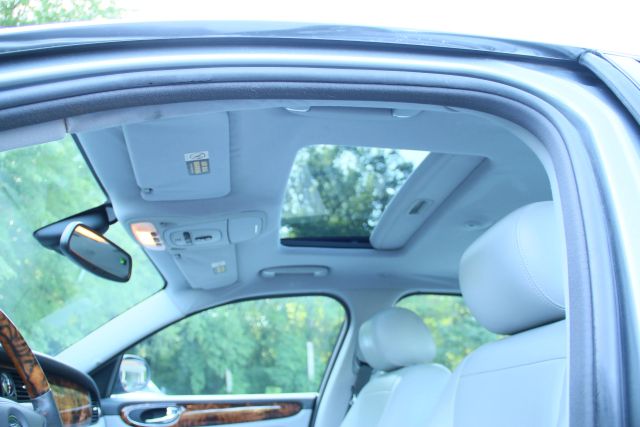 2006 Jaguar Xj - Image 12