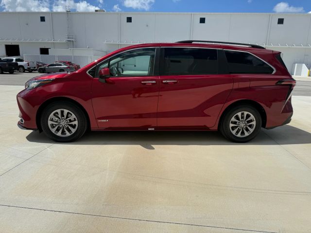 2021 Toyota Sienna - Image 31