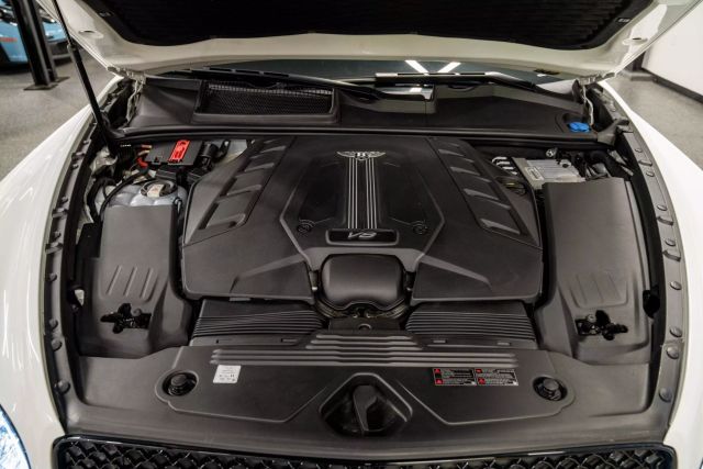 2022 Bentley Bentayga V8 Sport Utility 4d - - Image 10