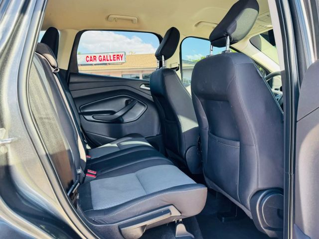 2019 Ford Escape - Image 16
