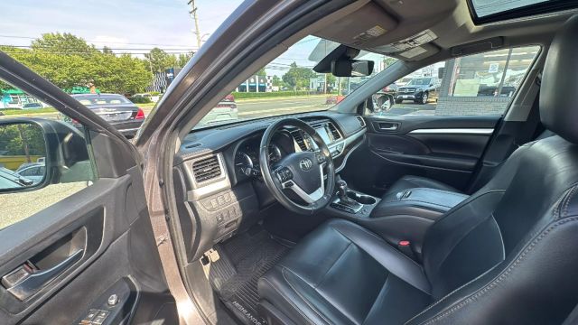 2019 Toyota Highlander - Image 14