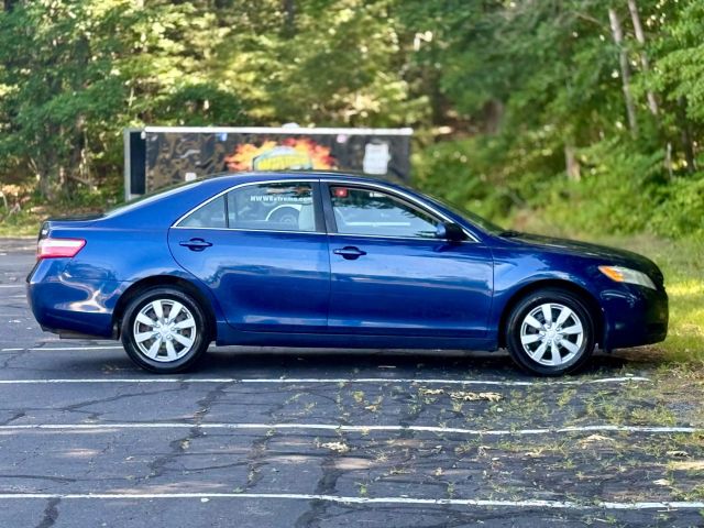 2009 Toyota Camry Le Sedan 4d - Image 4