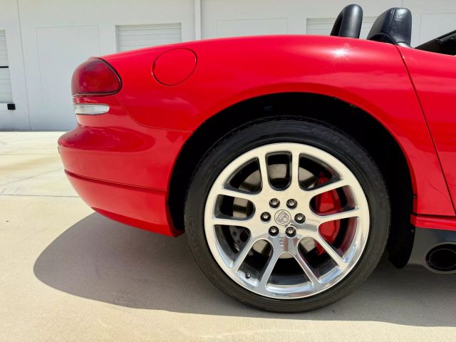 2004 Dodge Viper - Image 13