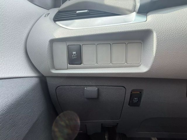 2015 Toyota Sienna - Image 25