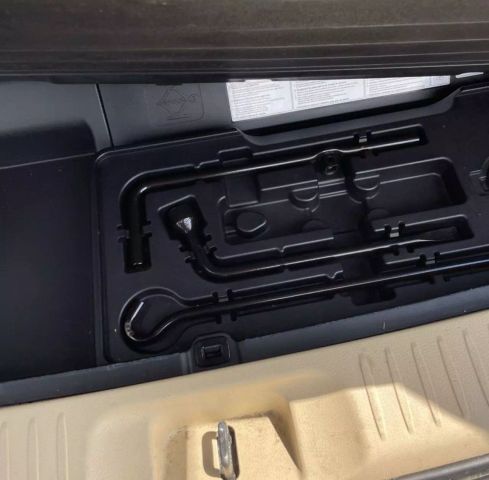 2017 Toyota Highlander Xle Sport Utility 4d - Image 11