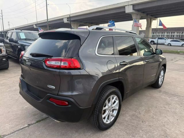 2016 Jeep Cherokee - Image 11