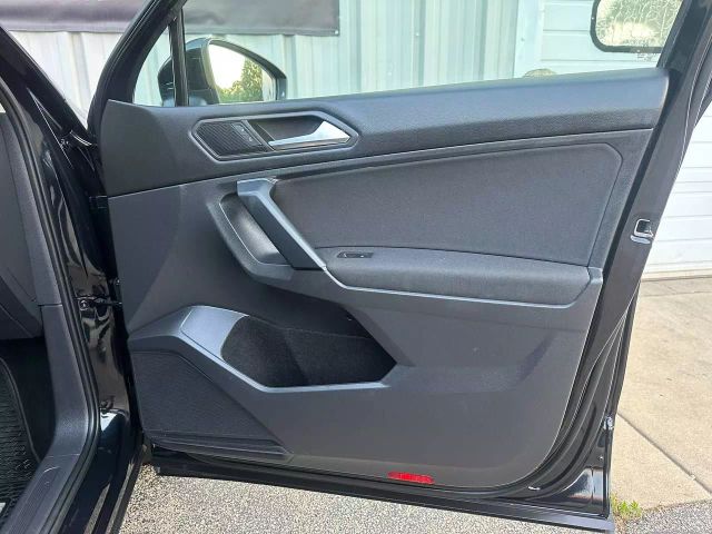 2019 Volkswagen Tiguan - Image 24