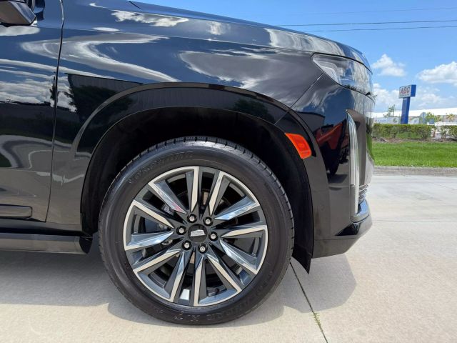 2022 Cadillac Escalade - Image 10