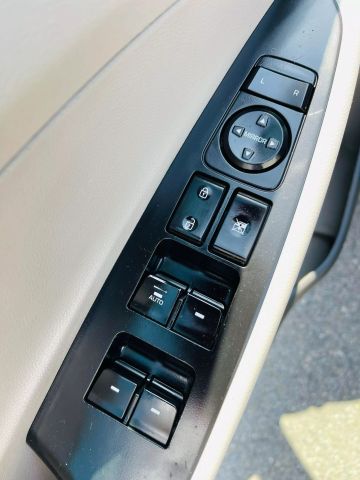 2017 Hyundai Tucson - Image 30