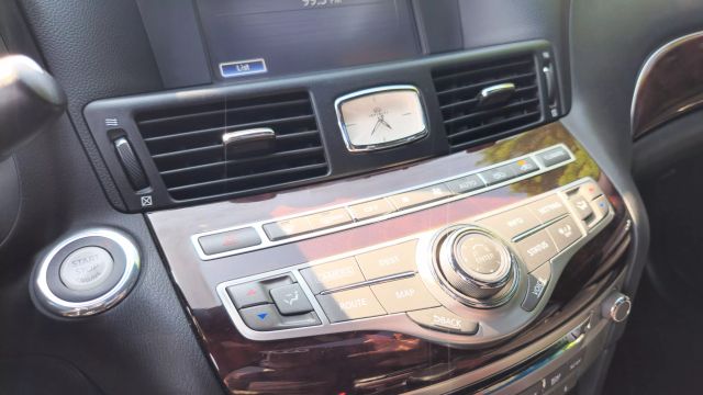 2015 Infiniti Q70 - Image 21