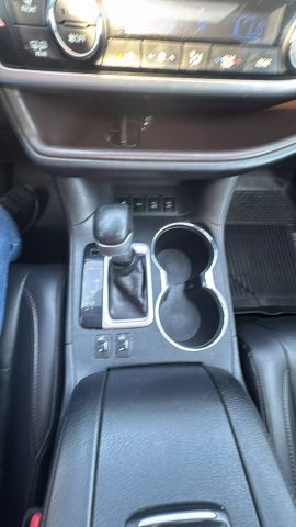 2019 Toyota Highlander - Image 17