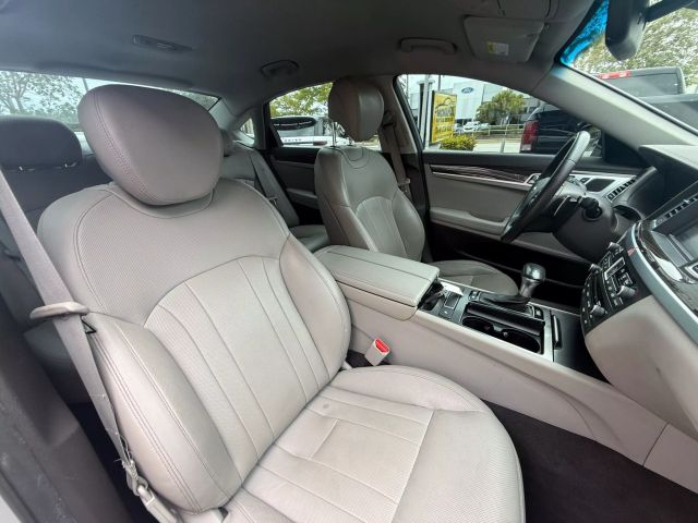 2018 Genesis G80 - Image 13