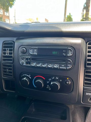 2003 DODGE DAKOTA CLUB CAB PICKUP V6, 3.9 LITER SXT PICKUP 2D 6 1/2 FT
