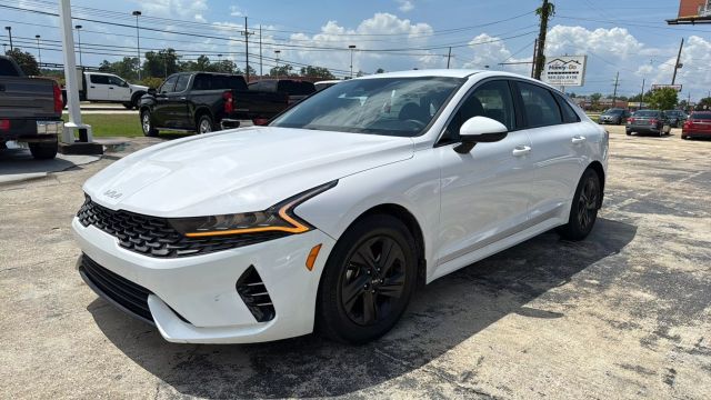 2022 Kia K5 - Image 2
