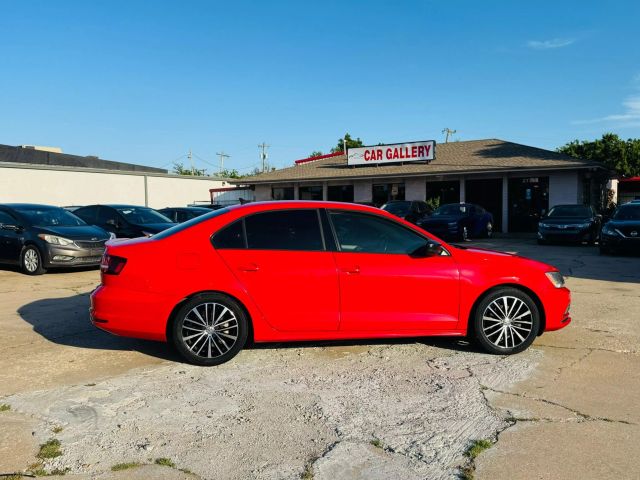2016 Volkswagen Jetta - Image 12