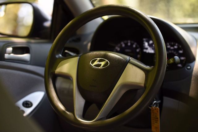 2014 Hyundai Accent - Image 18