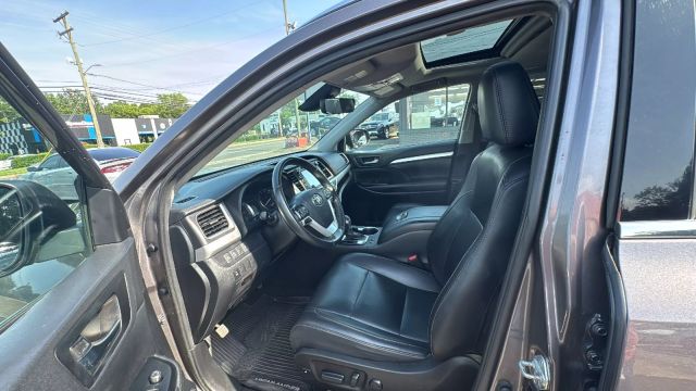 2019 Toyota Highlander - Image 13