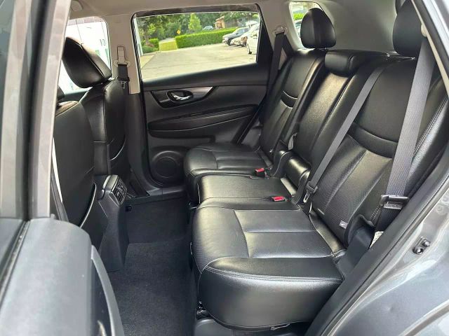 2018 Nissan Rogue - Image 15