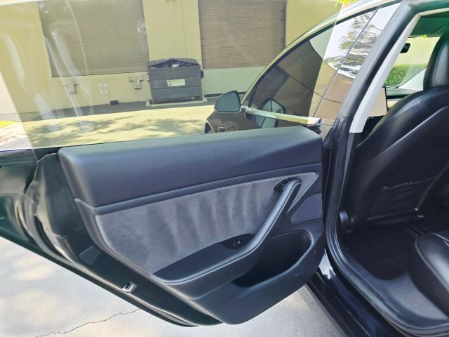 2019 Tesla Model 3 - Image 25