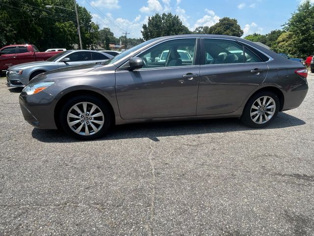 2017 Toyota Camry - Image 13