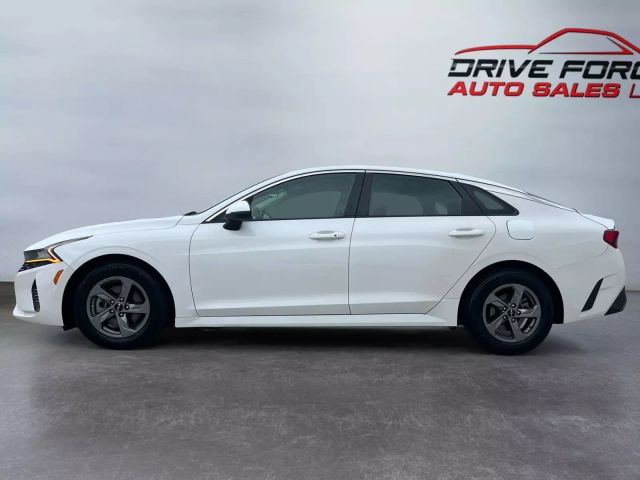 2022 Kia K5 - Image 2