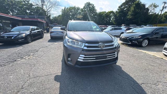 2019 Toyota Highlander - Image 1