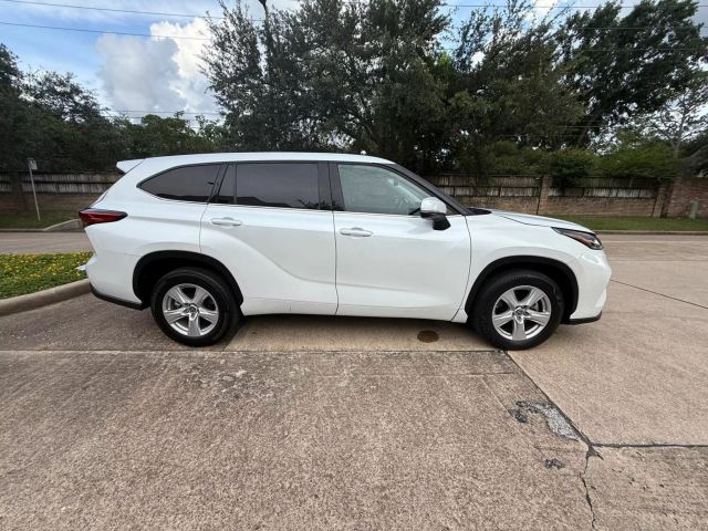 2022 Toyota Highlander - Image 7