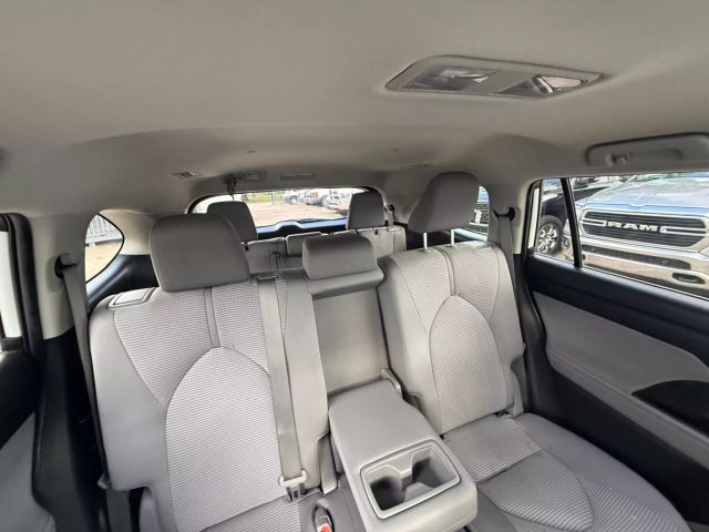 2022 Toyota Highlander - Image 20