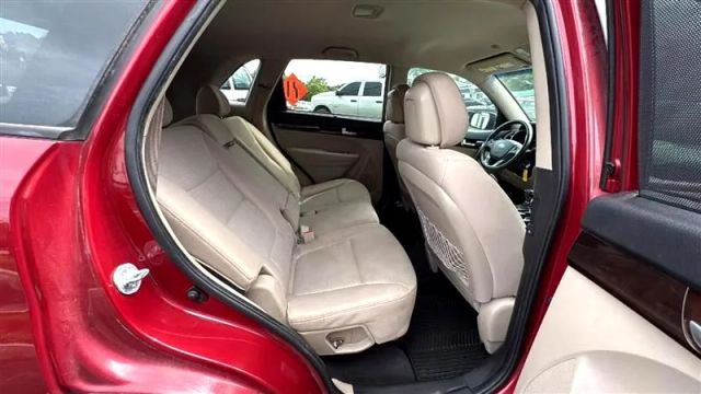 2014 Kia Sorento - Image 17